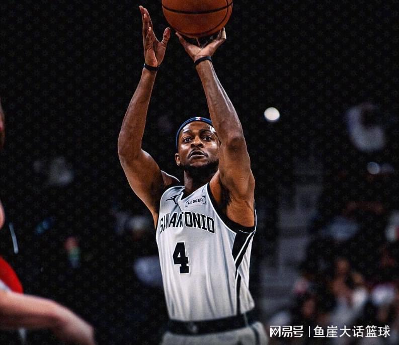 皇冠体育-完胜！福克斯25+7榜眼高开低走，阿夫迪亚29分6失误，新秀大爆发