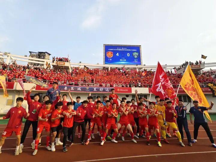 皇冠体育app下载-“闽超”宁德队首场4:0胜南平队，3位进球队员都是霞浦人